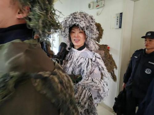 一枪流女枪警出装2023(穿甲女警一个大招秒人出装)