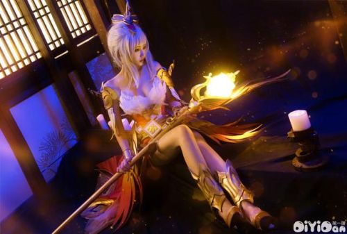 王昭君哭着求韩信停下(太子㧒穿着凤袍的皇后小说)插图2