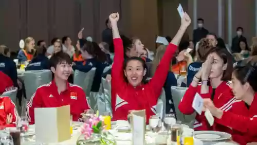 排球战术搭配什么阵容好(排球中一二进攻战术)