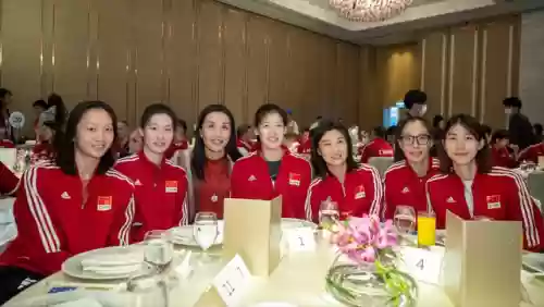 排球战术搭配什么阵容好(排球中一二进攻战术)插图4