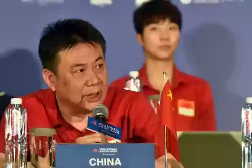 排球战术搭配什么阵容好(排球中一二进攻战术)插图