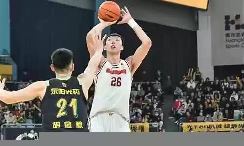 广东宏远最强中锋阵容插图