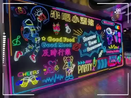 霓虹钉阵容插图